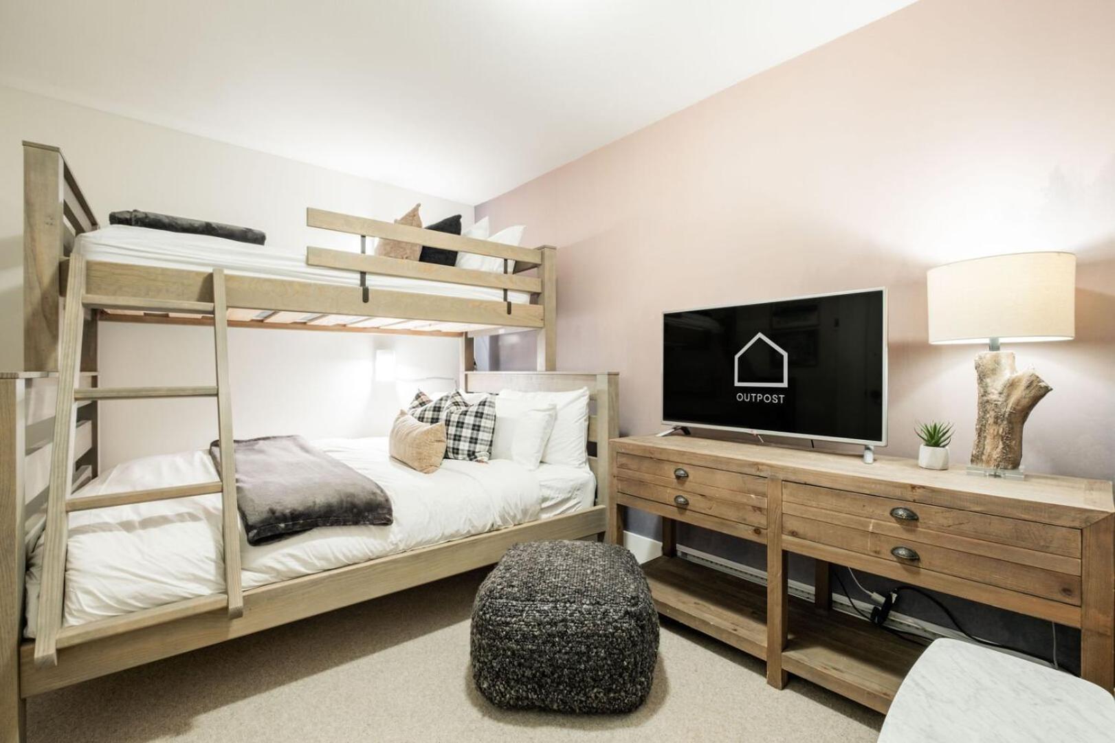 Englewood Greens By Outpost Holiday home Whistler